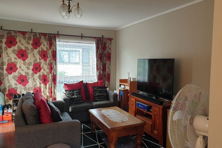 Photo of property in 2/66 Aviemore Drive, Highland Park, Auckland, 2010