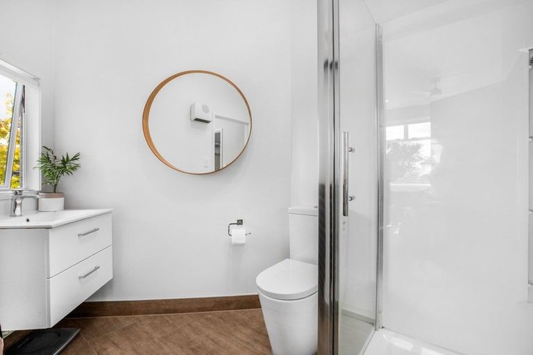 Photo of property in 10a Currey Crescent, Milford, Auckland, 0620