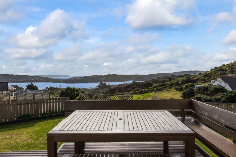 Photo of property in 1 Greenstone Place, Aotea, Porirua, 5024
