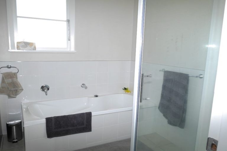 Photo of property in 41a Tiromoana Road, Raumati South, Paraparaumu, 5032