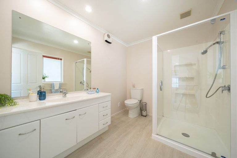 Photo of property in 4 Handly Grove, Churton Park, Wellington, 6037