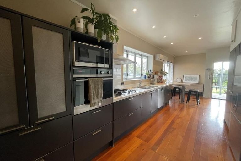 Photo of property in 60 Waiohua Road, Greenlane, Auckland, 1061