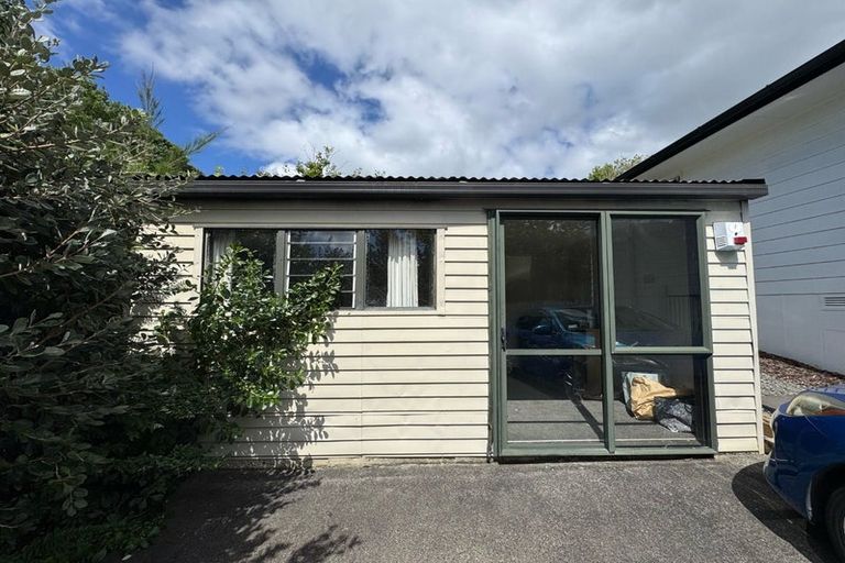 Photo of property in 9 Juniper Road, Sunnynook, Auckland, 0620