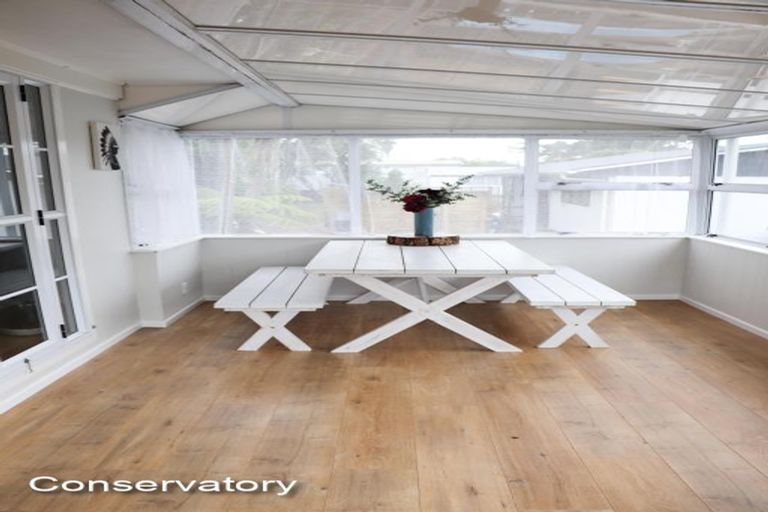 Photo of property in 107 Oreil Avenue, West Harbour, Auckland, 0618