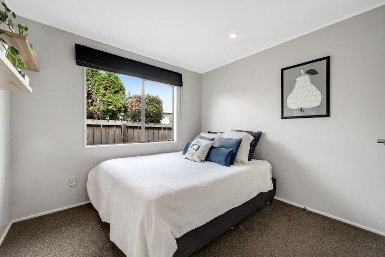 Photo of property in 18 Matterhorn Crescent, Northpark, Auckland, 2013