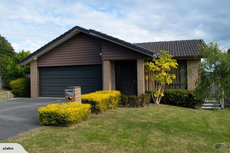 Photo of property in 18 Seamount Drive, Red Beach, 0932