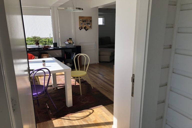 Photo of property in 35 North Terrace, Kelburn, Wellington, 6012