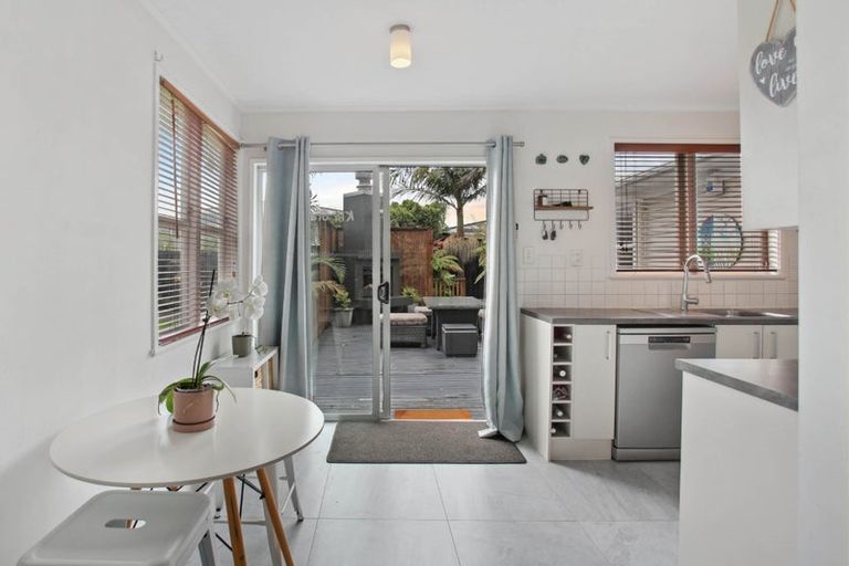 Photo of property in 47 Universal Drive, Henderson, Auckland, 0610