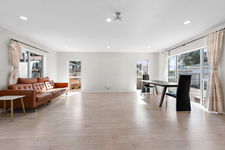 Photo of property in 25a Larnoch Road, Henderson, Auckland, 0610