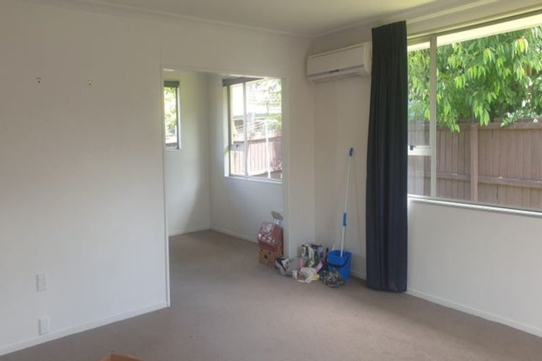 Photo of property in 2/51 Ambleside Drive, Burnside, Christchurch, 8053