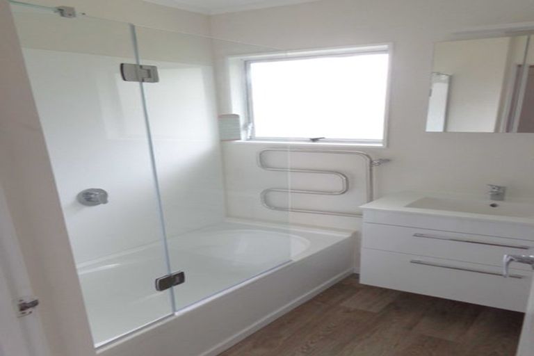 Photo of property in 13 Trengove Place, West Harbour, Auckland, 0618