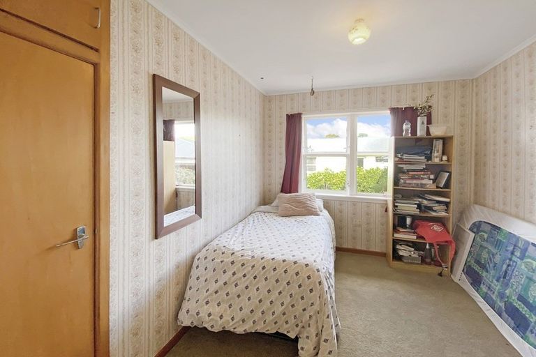 Photo of property in 8 Feltham Street, Hunterville, 4730