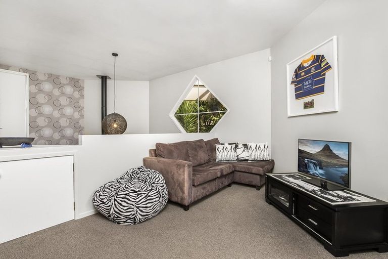 Photo of property in 10a Currey Crescent, Milford, Auckland, 0620