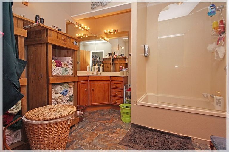 Photo of property in 99 Botanical Road, Takaro, Palmerston North, 4412