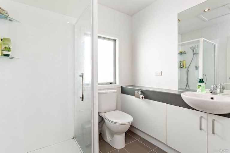 Photo of property in 13b/60 Masons Road, Oteha, Auckland, 0632