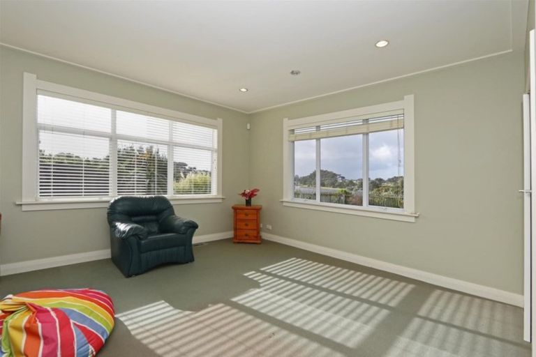 Photo of property in 5 Layard Street, Opunake, 4616