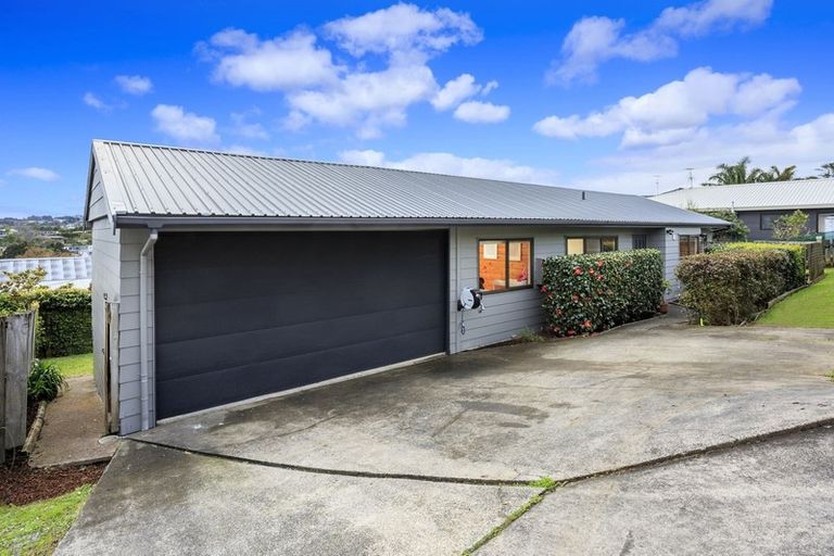 Photo of property in 2/41 Browns Bay Road, Browns Bay, Auckland, 0630