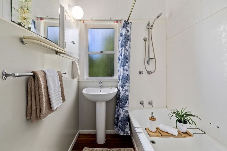 Photo of property in 2/165a Colwill Road, Massey, Auckland, 0614