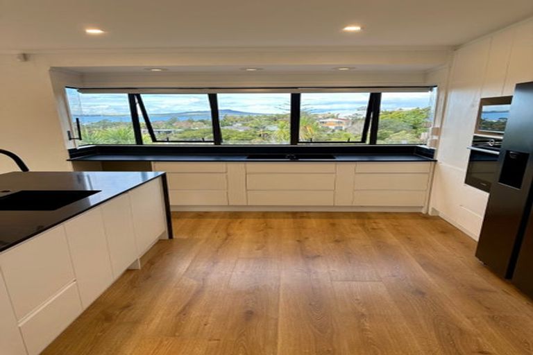 Photo of property in 1/35 Aberdeen Road, Castor Bay, Auckland, 0620