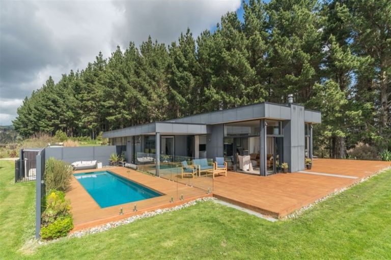 Photo of property in 69 County Heights Drive, Aokautere, Palmerston North, 4471