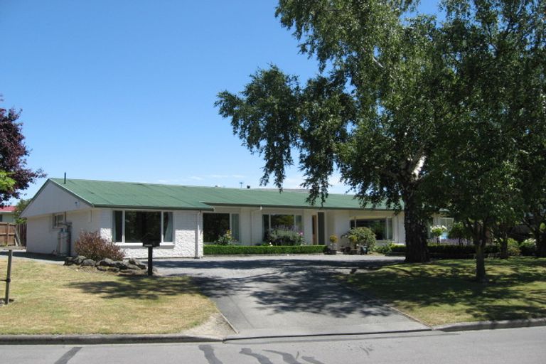 Photo of property in 2/3 Kingham Place, Avonhead, Christchurch, 8042