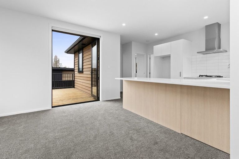 Photo of property in 2/61 Forest Lake Road, Hamilton, 3200