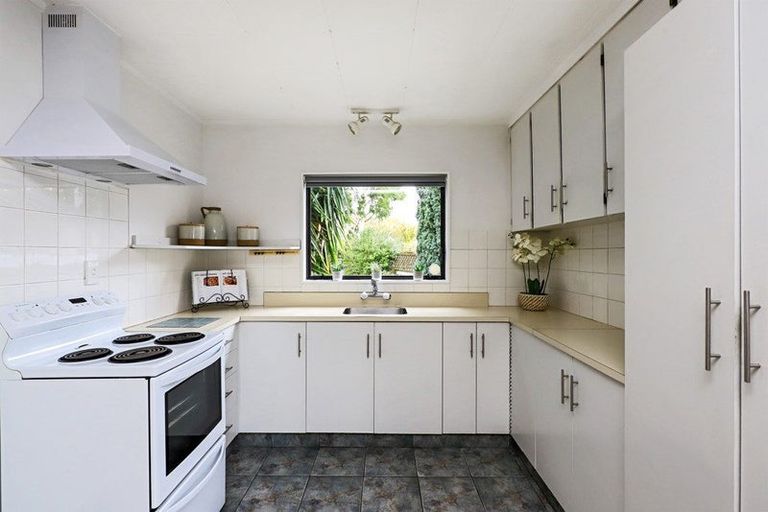 Photo of property in Hawkes Bay Furniture Co, 7 Martin Dale, Raureka, Hastings, 4120