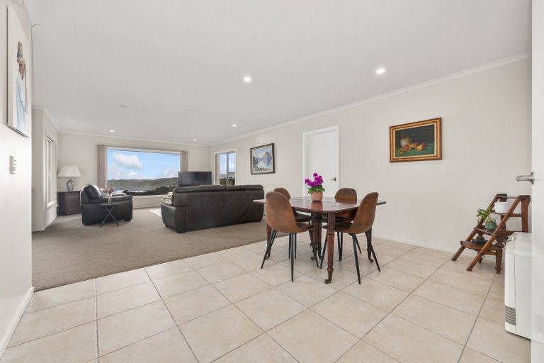 Photo of property in 1 Greenstone Place, Aotea, Porirua, 5024