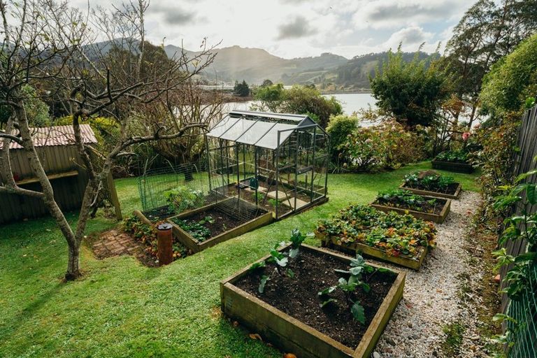 Photo of property in 8 Cove Street, Roseneath, Port Chalmers, 9023