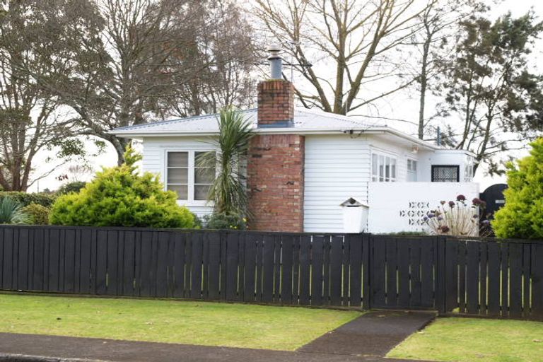 Photo of property in 59 Hallberry Road, Mangere East, Auckland, 2024