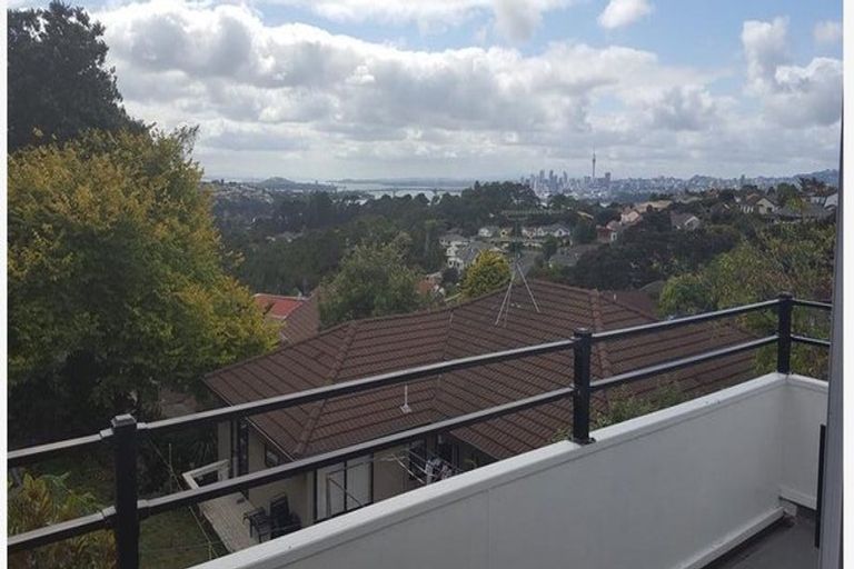 Photo of property in 28 Murano Place, Chatswood, Auckland, 0626