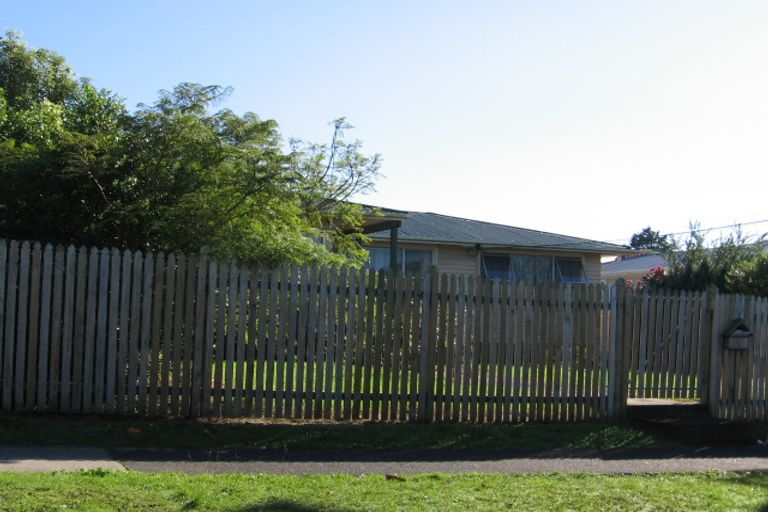 Photo of property in 6 Roberts Road, Te Atatu South, Auckland, 0610