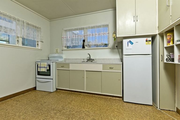 Photo of property in 11 Preston Avenue, Henderson, Auckland, 0610