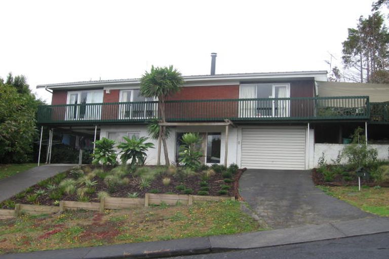 Photo of property in 1 Finn Place, Totara Vale, Auckland, 0629