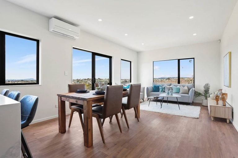 Photo of property in 85b Lake Panorama Drive, Henderson Valley, Auckland, 0614