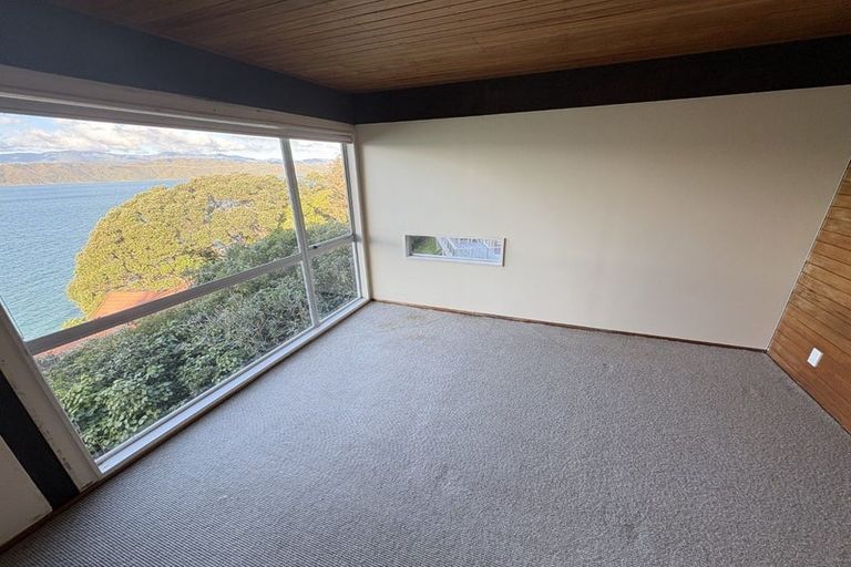 Photo of property in 28 Napier Street, Karaka Bays, Wellington, 6022