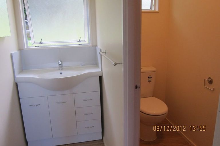 Photo of property in 25 Lambrown Drive, Totara Vale, Auckland, 0629