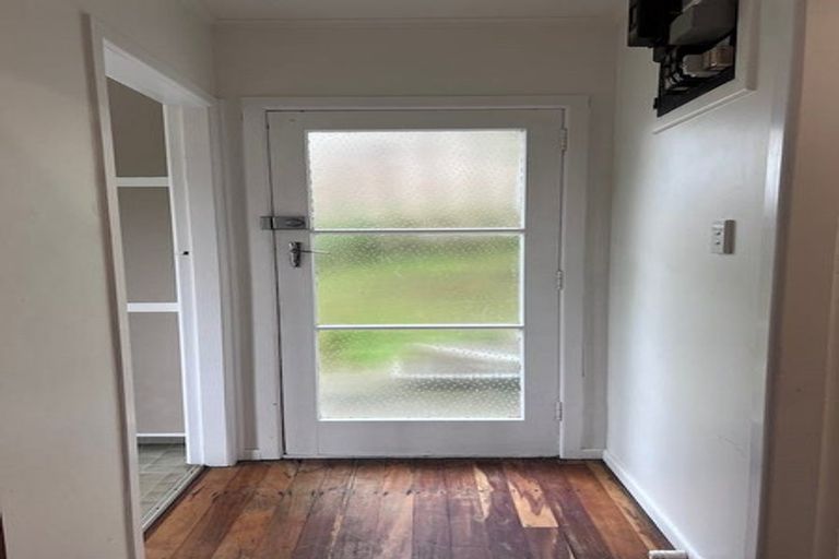 Photo of property in 147 Ruskin Road, Newlands, Wellington, 6037