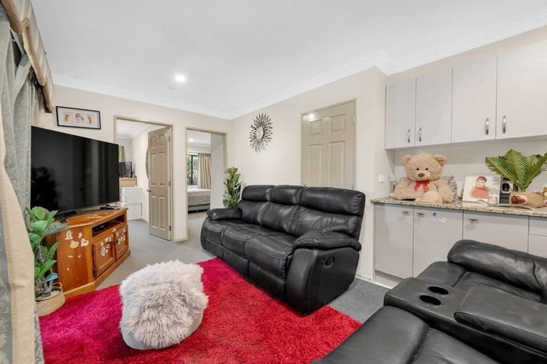 Photo of property in 26 Chateau Rise, Flat Bush, Auckland, 2016