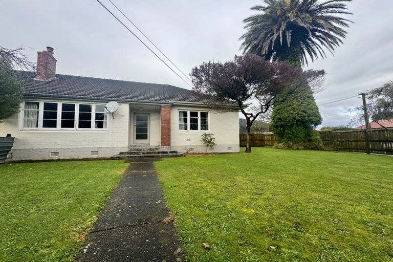 Photo of property in 111 Cambridge Terrace, Fairfield, Lower Hutt, 5011