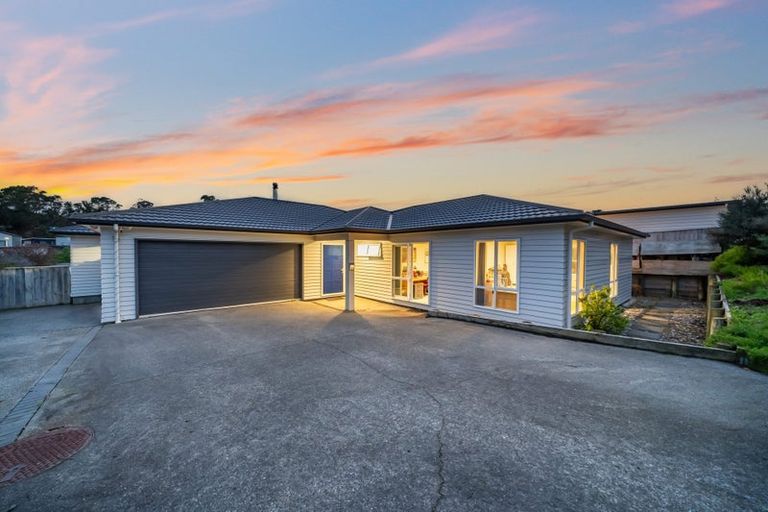 Photo of property in 21 Flotilla Place, Whitby, Porirua, 5024