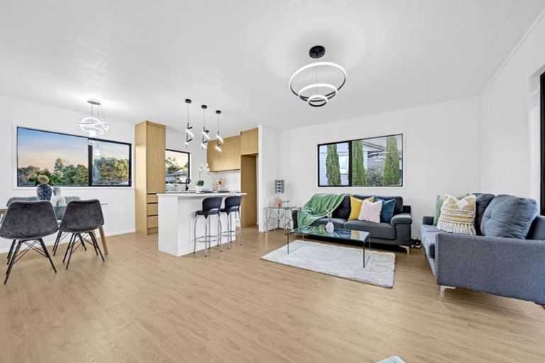 Photo of property in 87 West Harbour Drive, West Harbour, Auckland, 0618