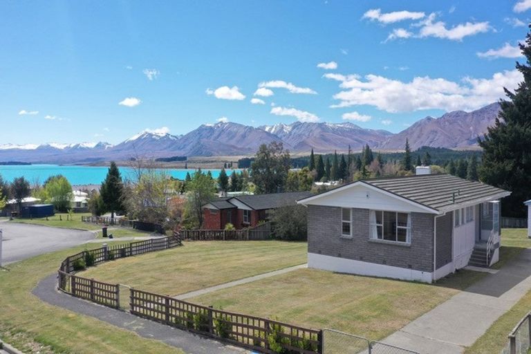 Photo of property in 32 Aorangi Crescent, Lake Tekapo, 7999