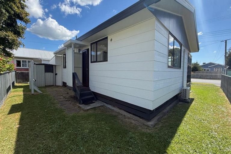 Photo of property in 2/23 Station Road, Takanini, 2112