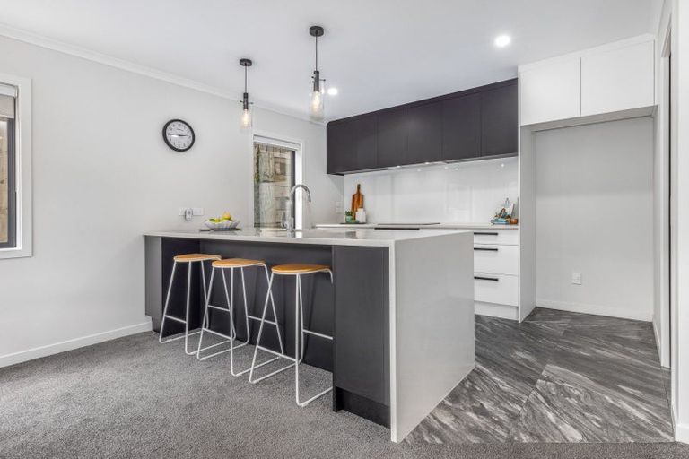 Photo of property in 1a Te Reinga View, Tawa, Wellington, 5028