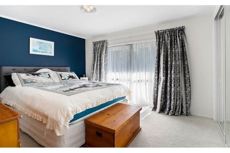 Photo of property in 10 Seaward Place, Wattle Downs, Auckland, 2103