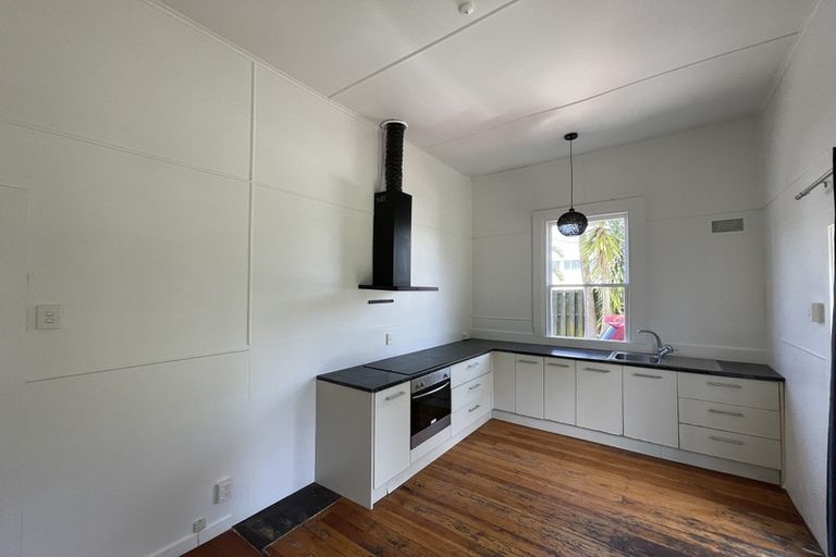 Photo of property in 44 Lynwood Road, New Lynn, Auckland, 0600