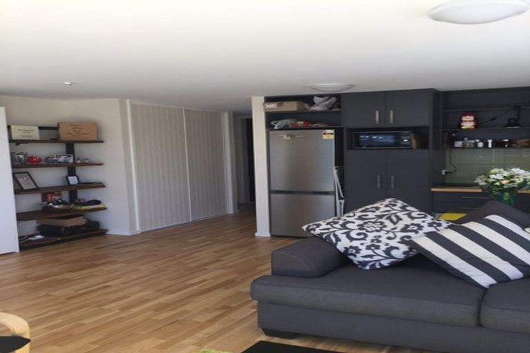 Photo of property in 33 Grove Road, Addington, Christchurch, 8024