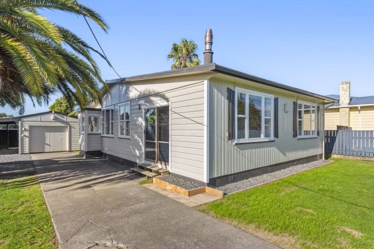 Photo of property in 120 Queen Street West, Levin, 5510
