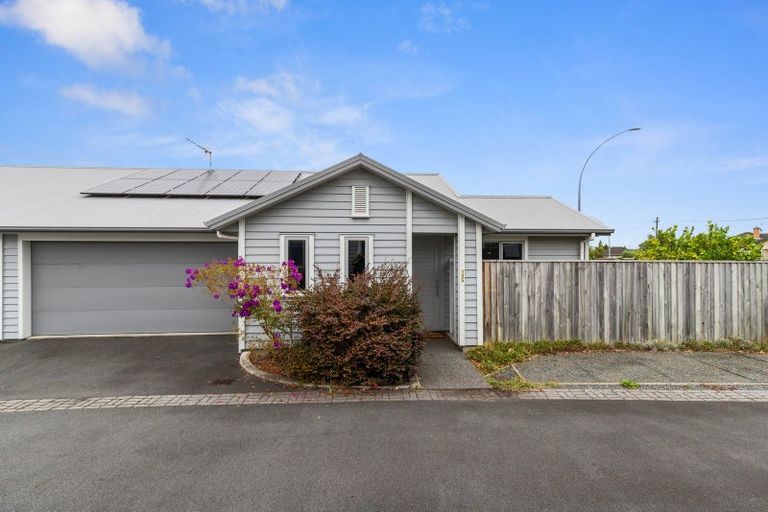 Photo of property in 135 Forest Lake Road, Forest Lake, Hamilton, 3200